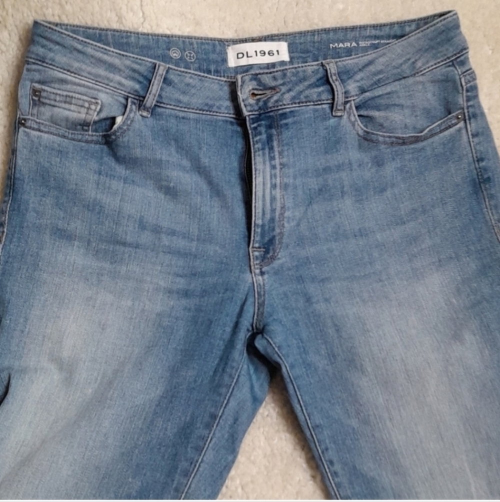 DL1961 MARA Instascuplt Straight ankle/ cropped Jeans Size 31 - Picture 3 of 14